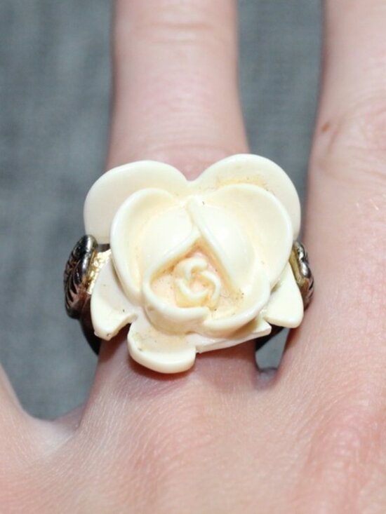Flower ring - Picture 3 of 3
